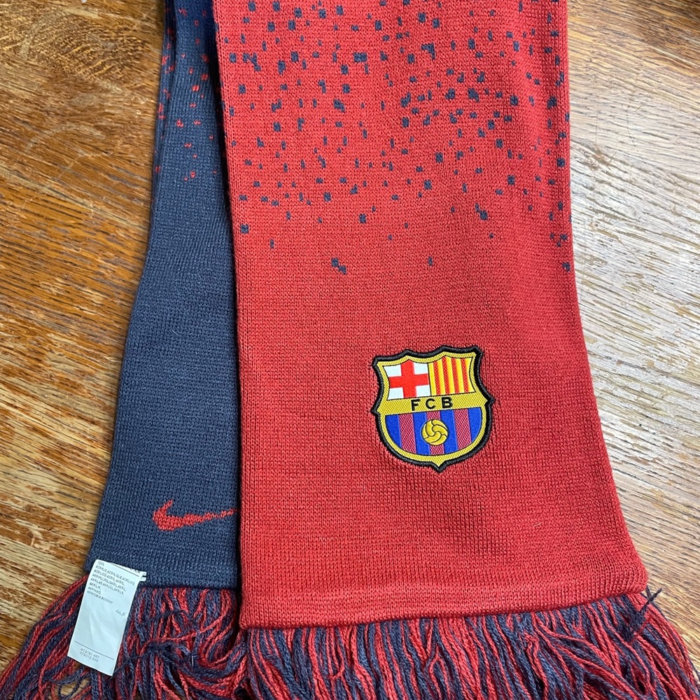 Nike FC Barcelona Reversible Scarf | Red & Blue FCB Crest